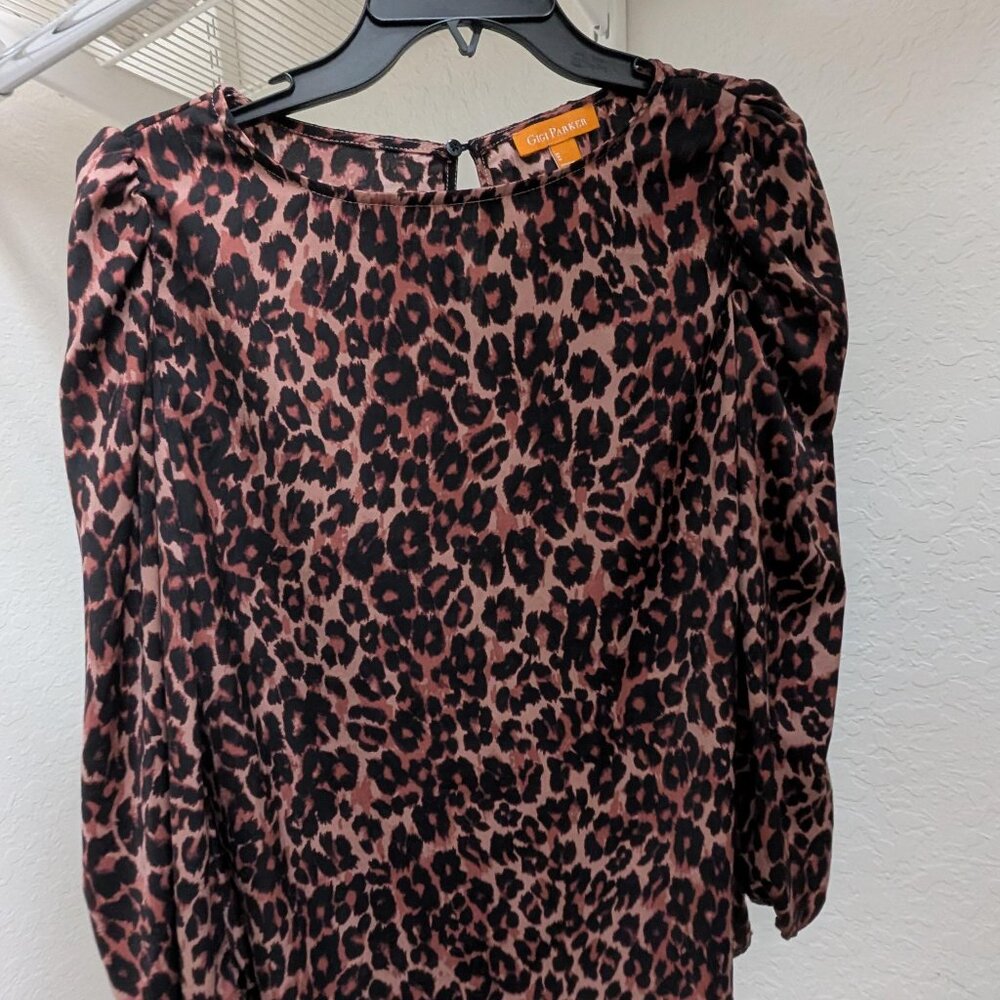 Leopard print 3/4 length sleeve top